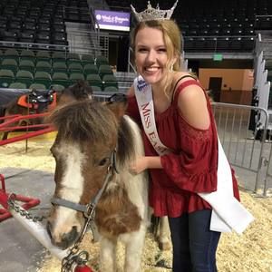 Meet your Posher, Cora